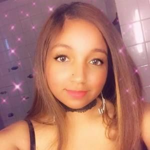 Meet your Posher, Carolina